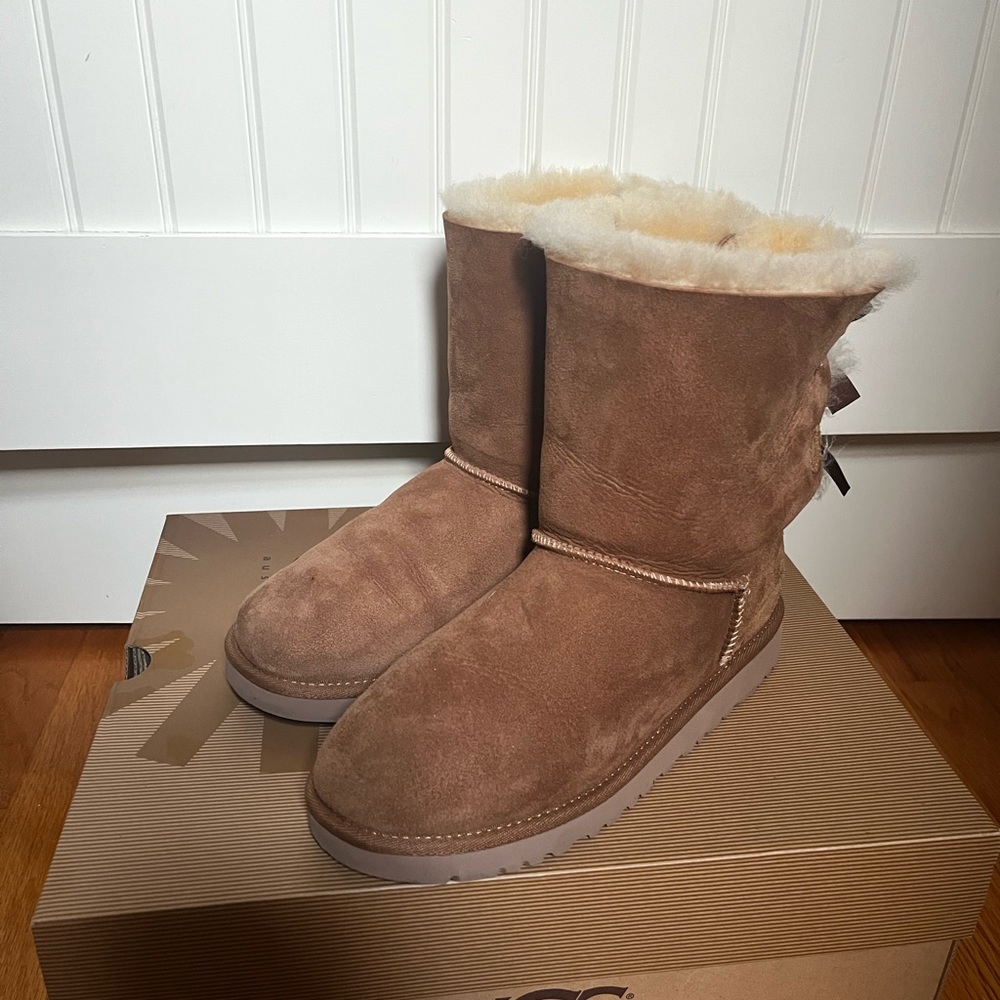 Bailey Bow Uggs Size 7 New